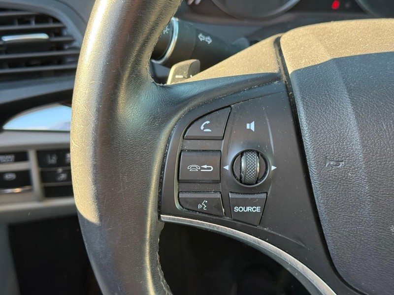 Acura MDX Vehicle Image 23