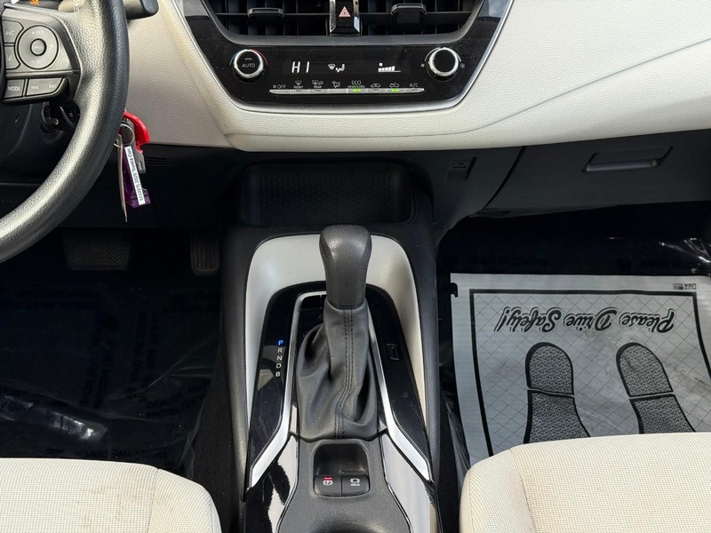 Toyota Corolla Vehicle Image 16