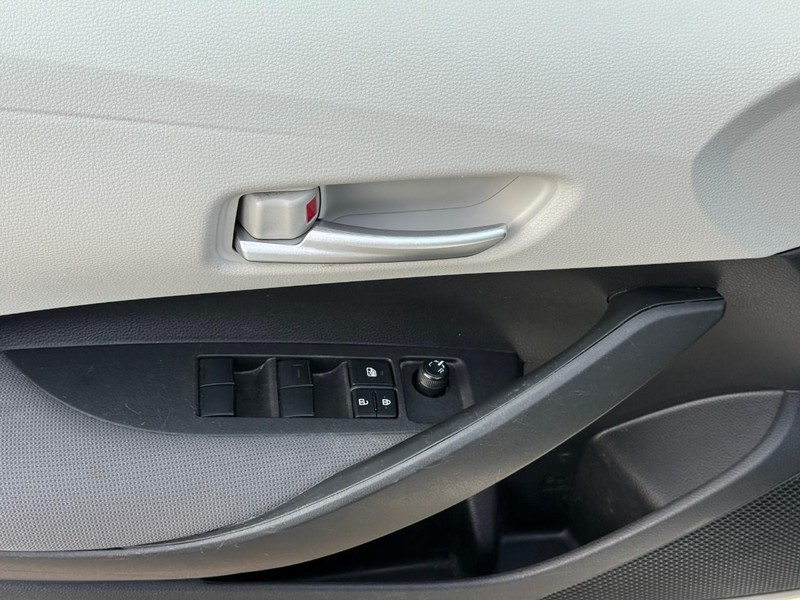 Toyota Corolla Vehicle Image 17