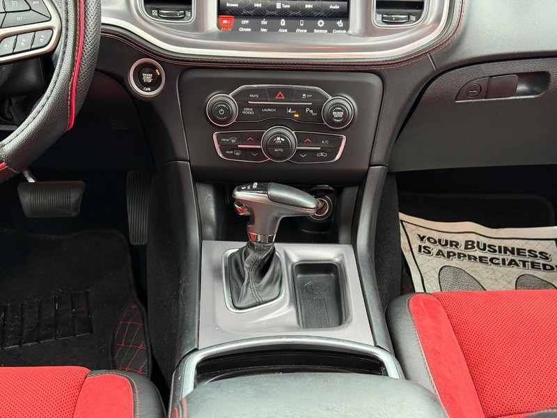 Dodge Charger Vehicle Full-screen Gallery Image 13