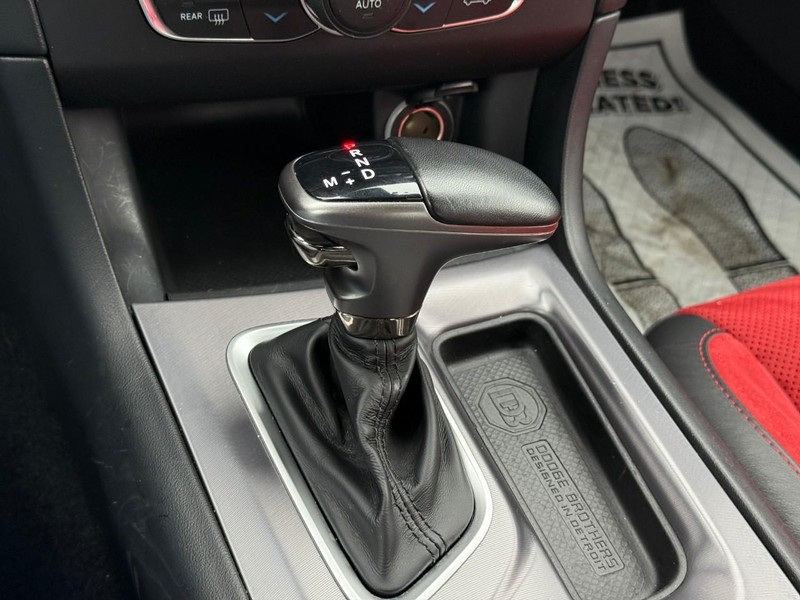 Dodge Charger Vehicle Full-screen Gallery Image 20