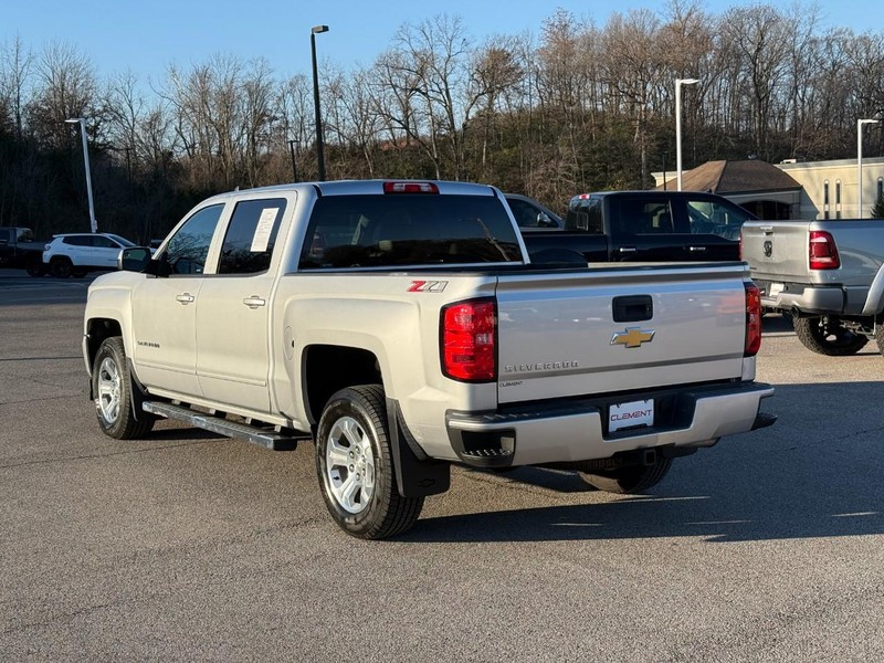 Chevrolet Silverado 1500 Vehicle Full-screen Gallery Image 3