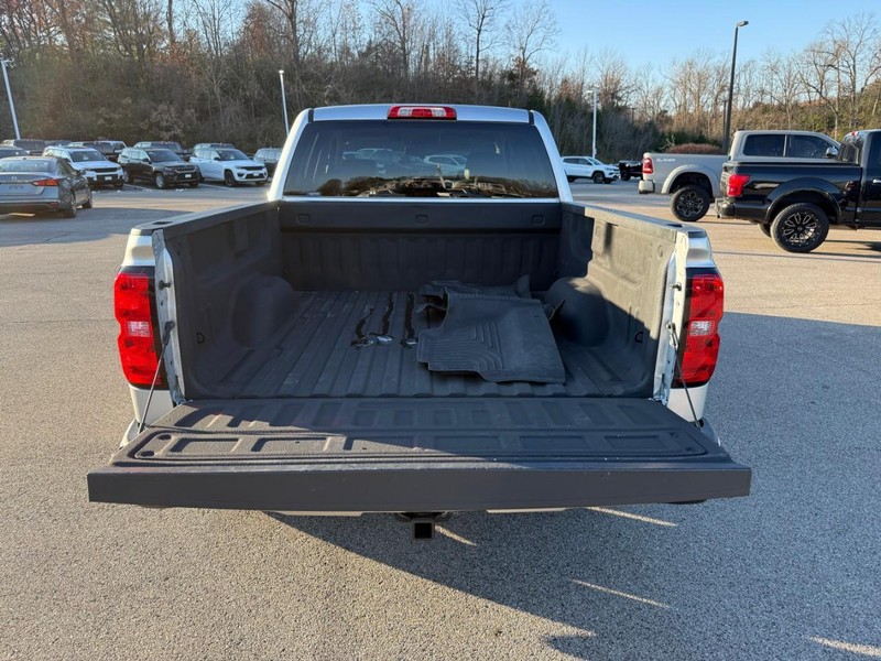 Chevrolet Silverado 1500 Vehicle Full-screen Gallery Image 6