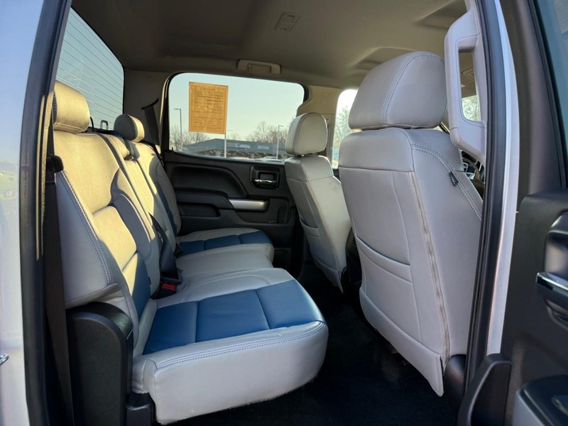 Chevrolet Silverado 1500 Vehicle Full-screen Gallery Image 11