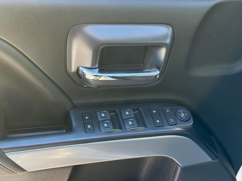 Chevrolet Silverado 1500 Vehicle Full-screen Gallery Image 16
