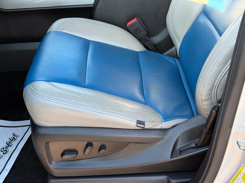 Chevrolet Silverado 1500 Vehicle Full-screen Gallery Image 18