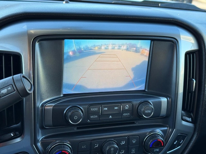 Chevrolet Silverado 1500 Vehicle Full-screen Gallery Image 24