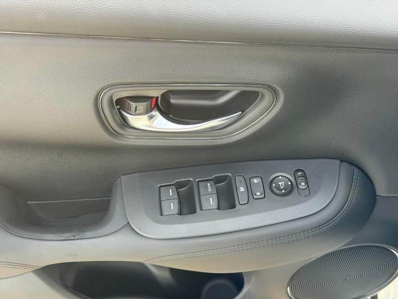 Honda HR-V Vehicle Image 18