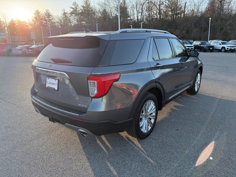 Ford Explorer Vehicle Image 12