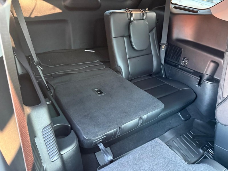 Ford Explorer Vehicle Image 16