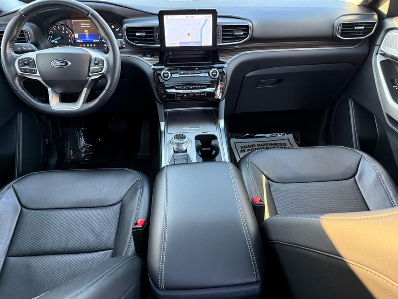Ford Explorer Vehicle Image 17