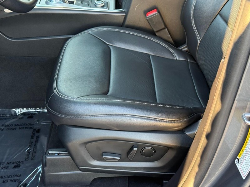 Ford Explorer Vehicle Image 23