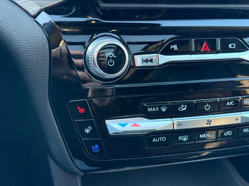 Ford Explorer Vehicle Image 25