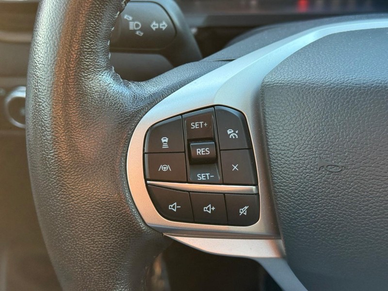 Ford Explorer Vehicle Image 27