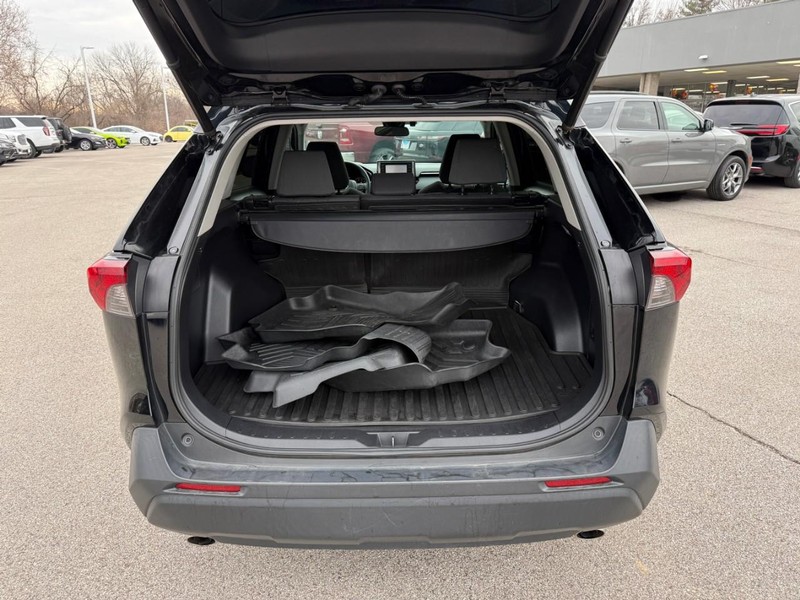 Toyota RAV4 Vehicle Image 08