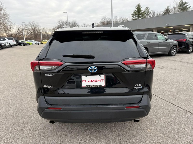 Toyota RAV4 Vehicle Image 09