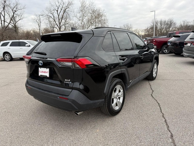Toyota RAV4 Vehicle Image 11