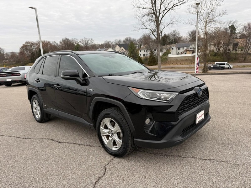 Toyota RAV4 Vehicle Image 12
