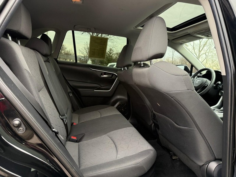Toyota RAV4 Vehicle Image 14