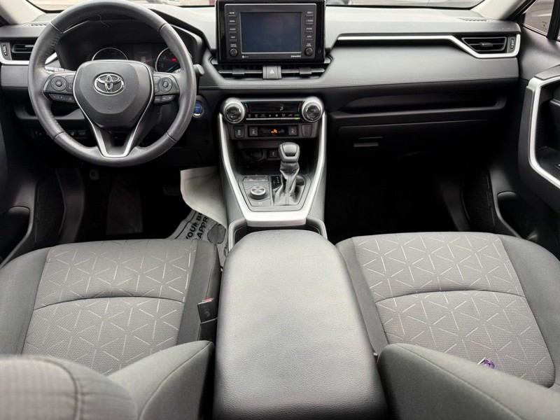 Toyota RAV4 Vehicle Image 15