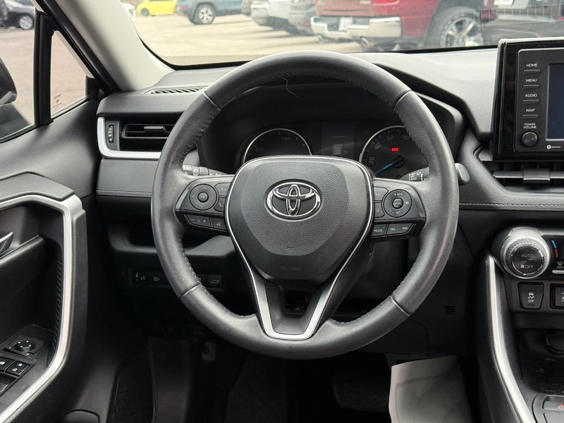 Toyota RAV4 Vehicle Image 16