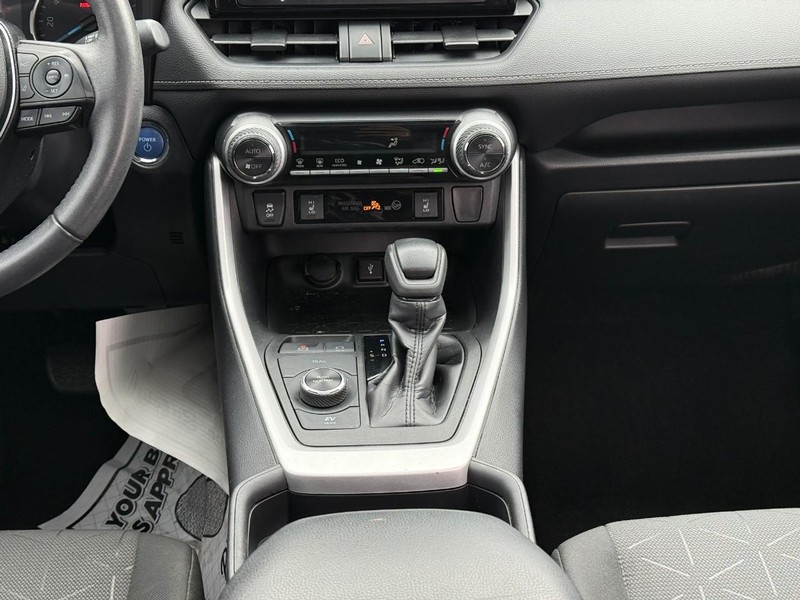 Toyota RAV4 Vehicle Image 18