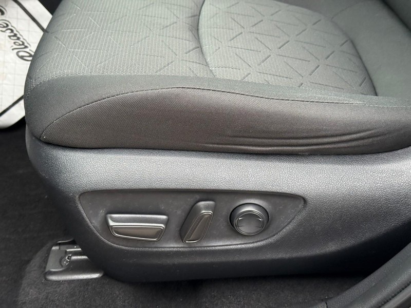 Toyota RAV4 Vehicle Image 22