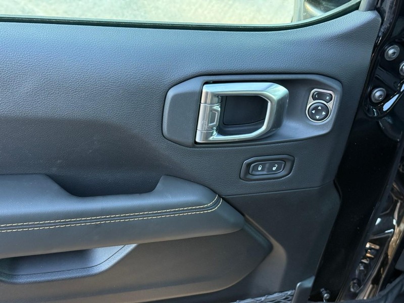 Jeep Wrangler Vehicle Image 13