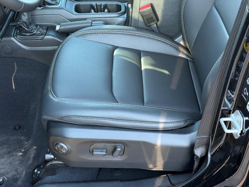 Jeep Wrangler Vehicle Image 14