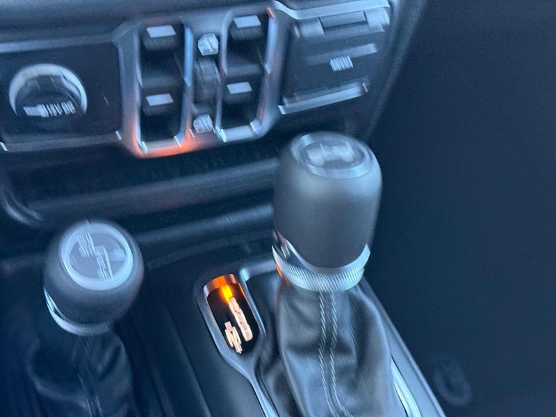 Jeep Wrangler Vehicle Image 19