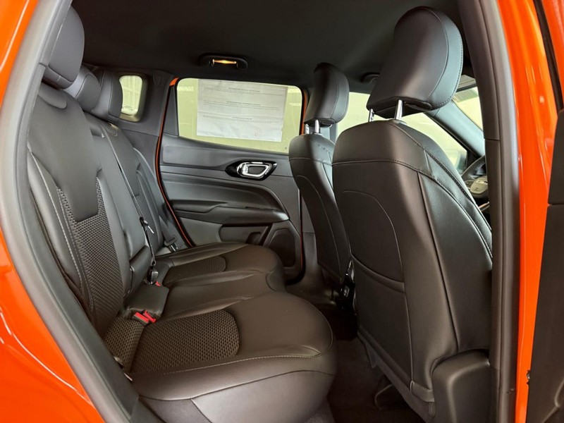 Jeep Compass Vehicle Full-screen Gallery Image 4