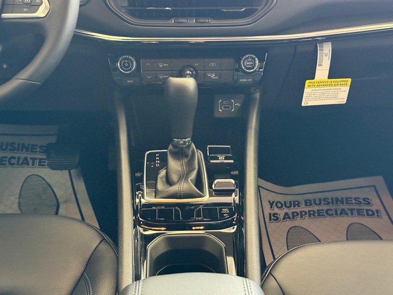 Jeep Compass Vehicle Full-screen Gallery Image 8