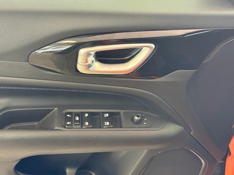 Jeep Compass Vehicle Full-screen Gallery Image 9