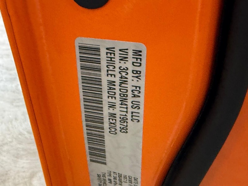 Jeep Compass Vehicle Full-screen Gallery Image 11