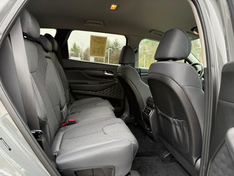 Hyundai Santa Fe Vehicle Image 12