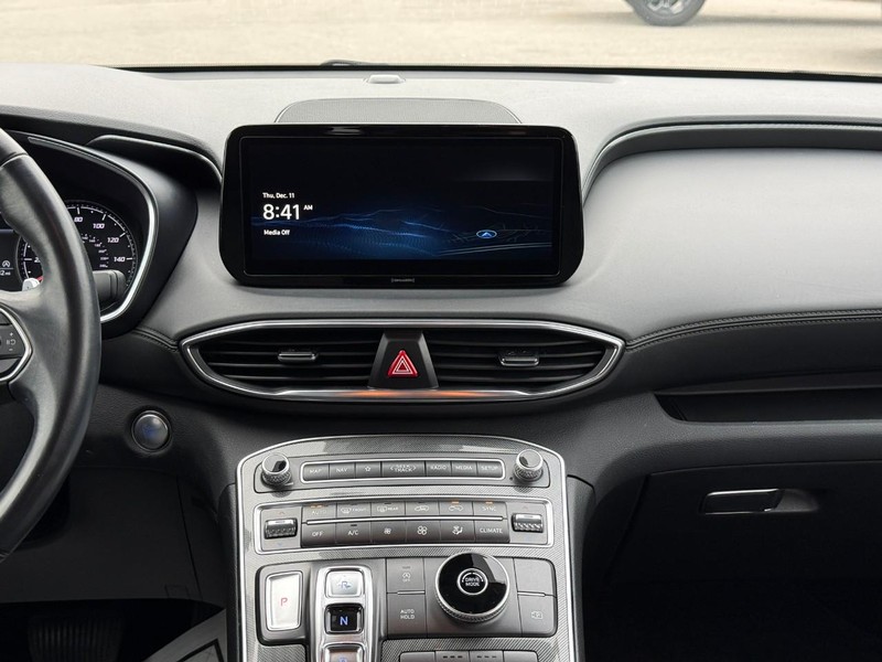 Hyundai Santa Fe Vehicle Image 15