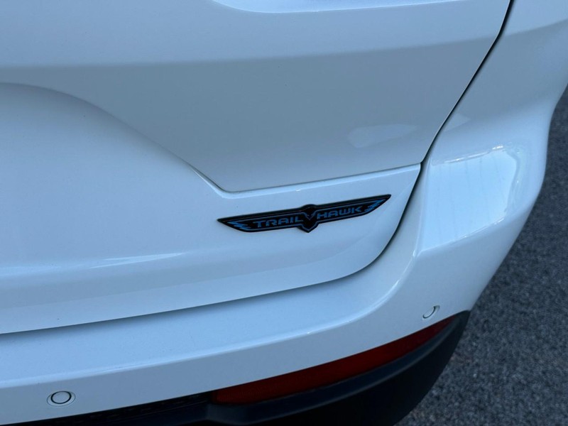 Jeep Grand Cherokee 4xe Vehicle Image 07