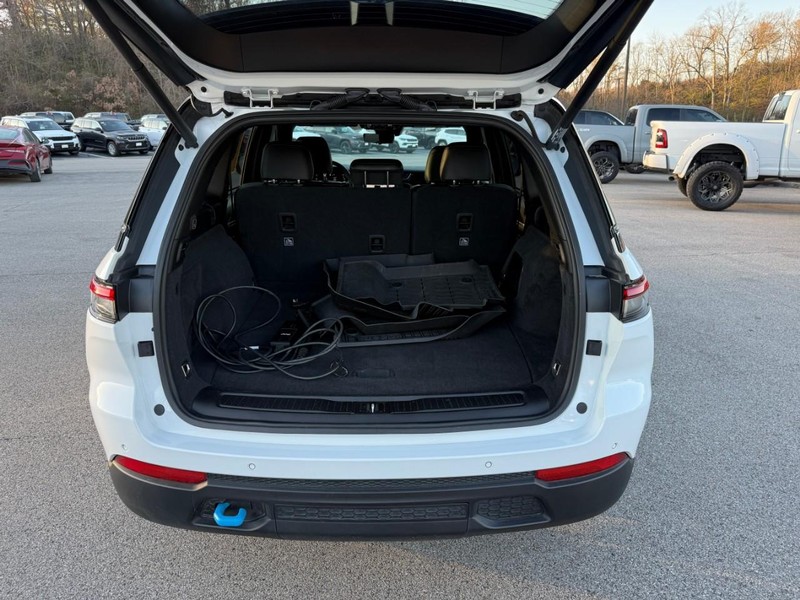 Jeep Grand Cherokee 4xe Vehicle Image 08