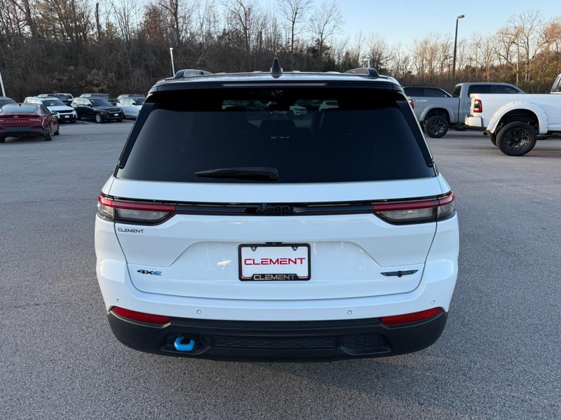 Jeep Grand Cherokee 4xe Vehicle Image 09