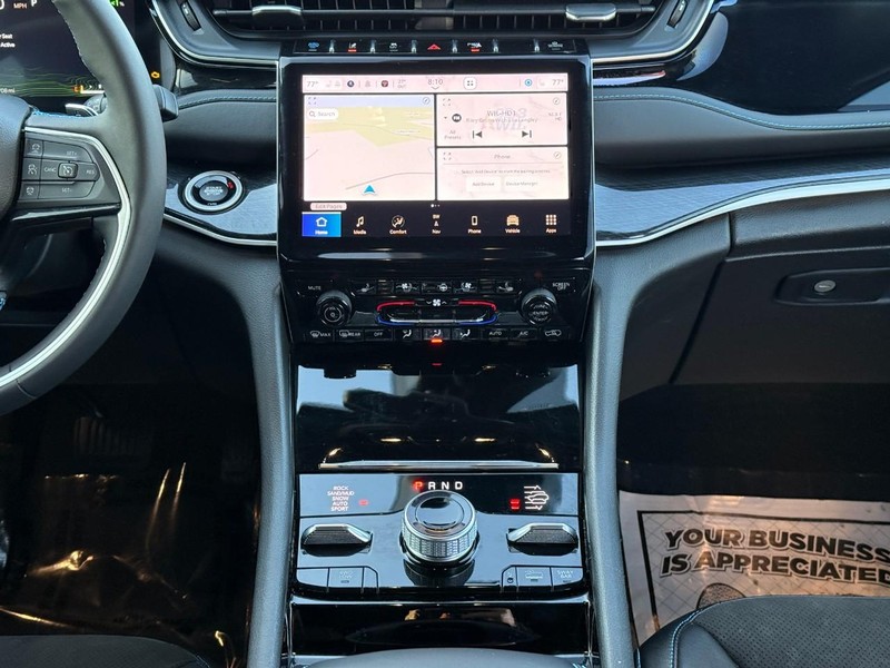 Jeep Grand Cherokee 4xe Vehicle Image 18