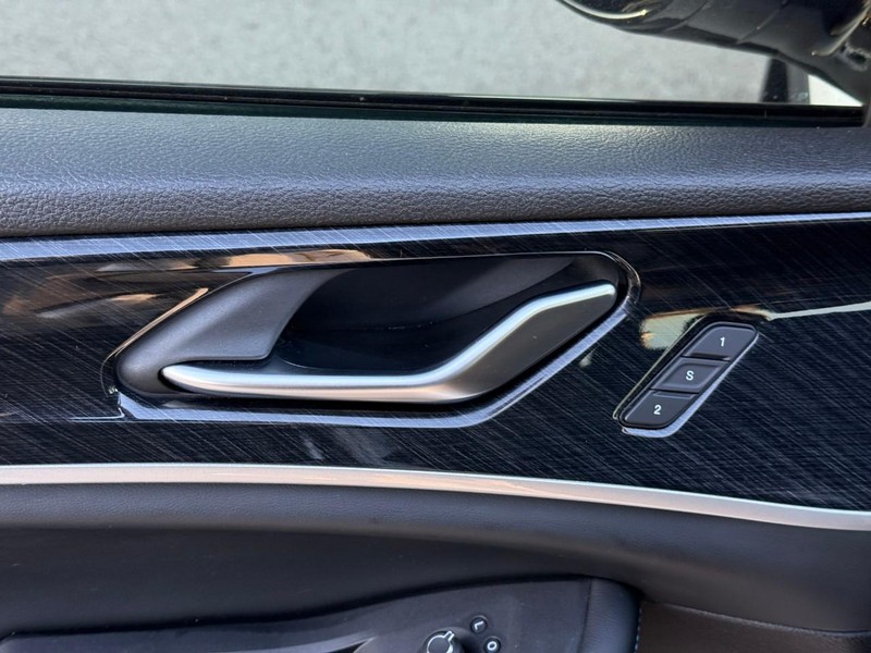 Jeep Grand Cherokee 4xe Vehicle Image 20