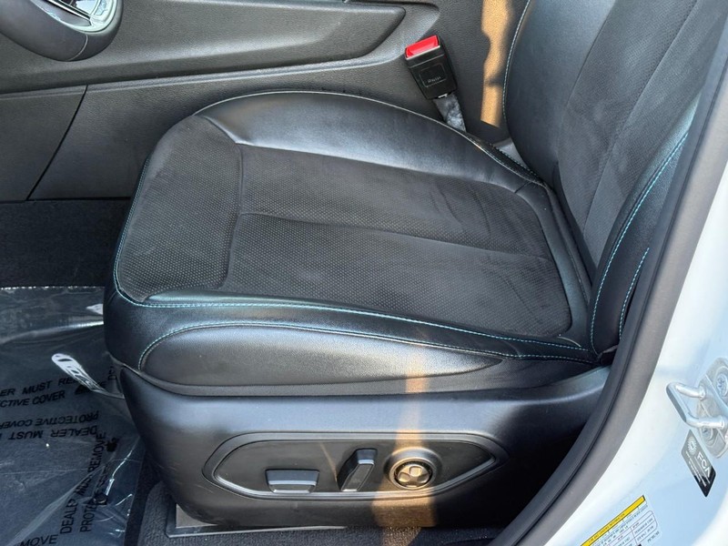 Jeep Grand Cherokee 4xe Vehicle Image 21