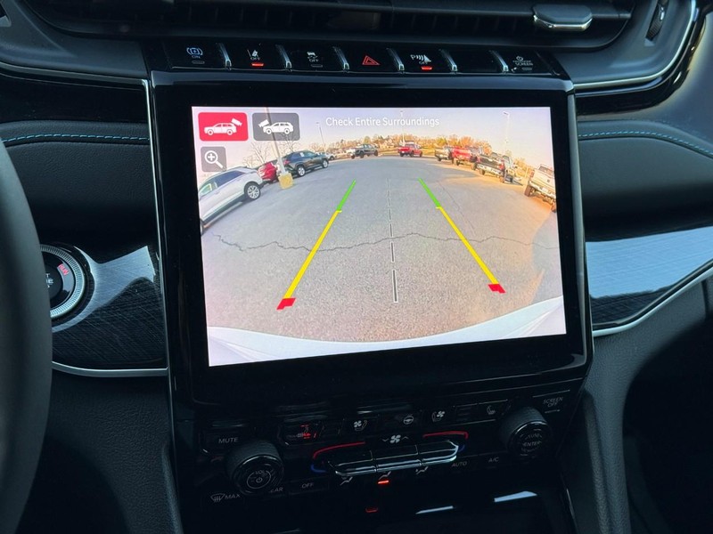 Jeep Grand Cherokee 4xe Vehicle Image 26