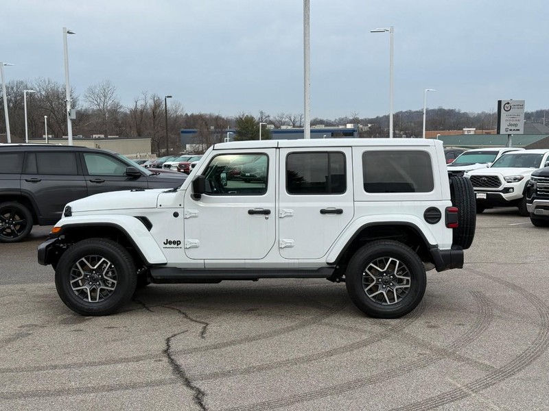 Jeep Wrangler Vehicle Full-screen Gallery Image 2