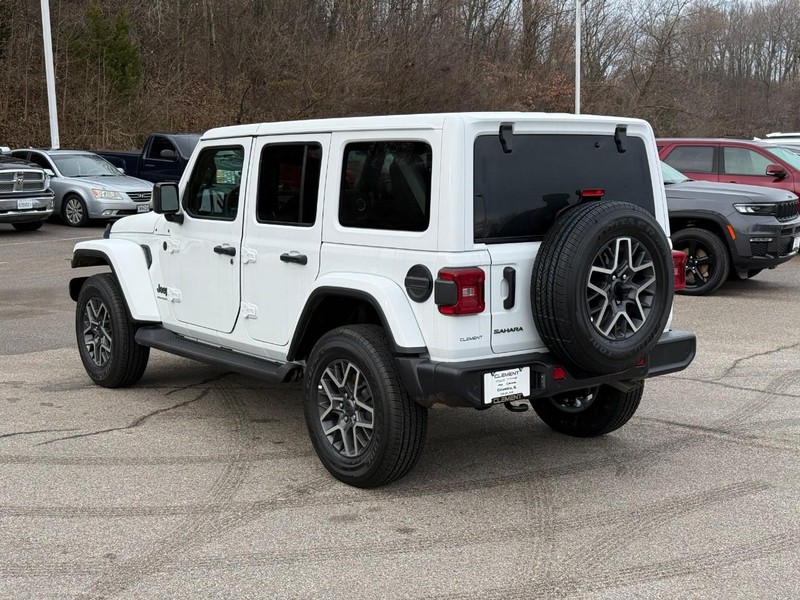 Jeep Wrangler Vehicle Full-screen Gallery Image 3