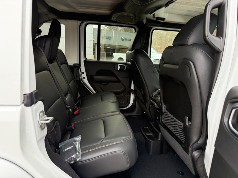 Jeep Wrangler Vehicle Full-screen Gallery Image 5