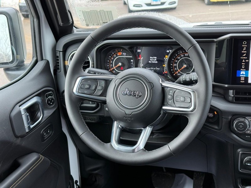 Jeep Wrangler Vehicle Full-screen Gallery Image 7