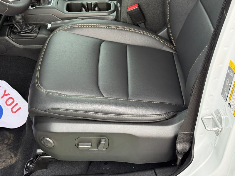 Jeep Wrangler Vehicle Full-screen Gallery Image 11