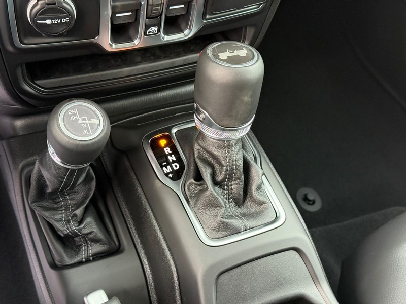 Jeep Wrangler Vehicle Full-screen Gallery Image 14