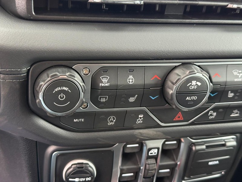 Jeep Wrangler Vehicle Full-screen Gallery Image 15